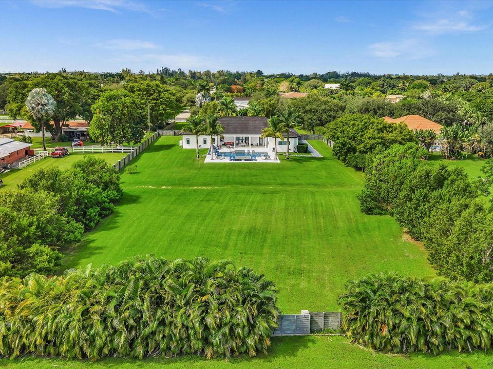 For Rent: $25,000 (5 beds, 6 baths, 5557 Square Feet)