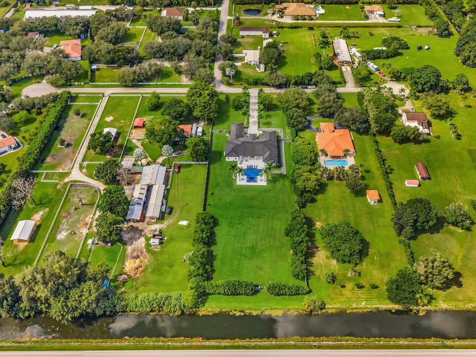 For Rent: $25,000 (5 beds, 6 baths, 5557 Square Feet)