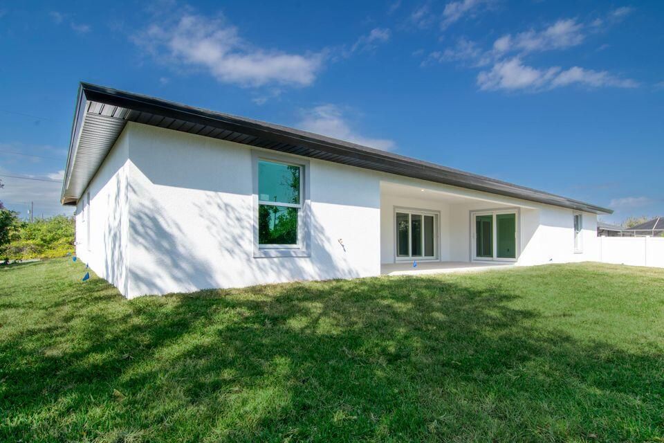 For Rent: $2,150 (4 beds, 2 baths, 2587 Square Feet)