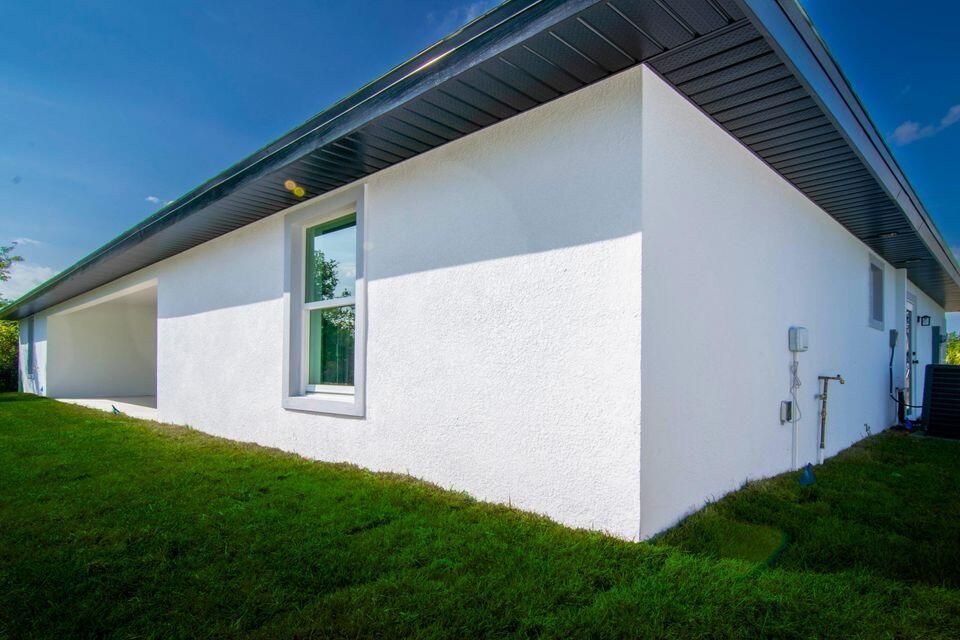 For Rent: $2,150 (4 beds, 2 baths, 2587 Square Feet)