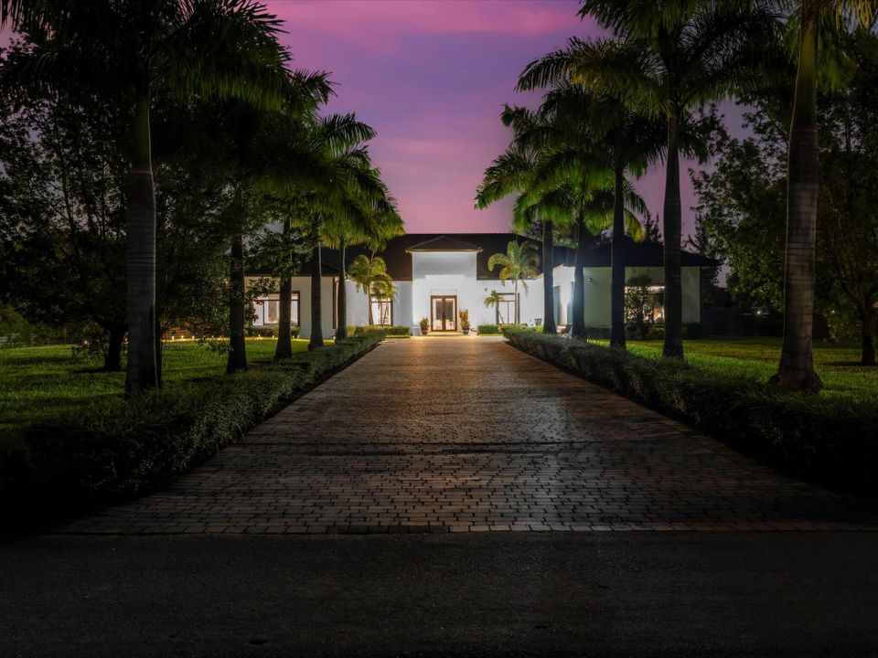 For Rent: $25,000 (5 beds, 6 baths, 5557 Square Feet)