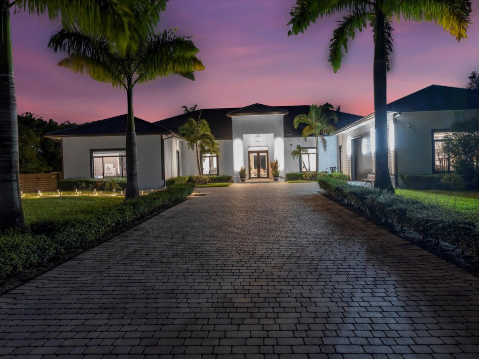 For Rent: $25,000 (5 beds, 6 baths, 5557 Square Feet)