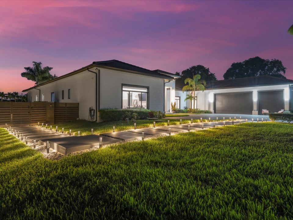 For Rent: $25,000 (5 beds, 6 baths, 5557 Square Feet)