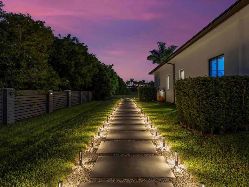 For Rent: $25,000 (5 beds, 6 baths, 5557 Square Feet)