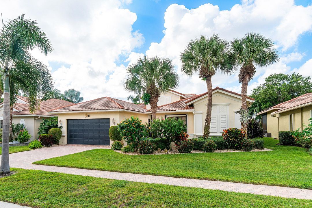 Activo con contrato: $765,000 (4 camas, 2 baños, 2894 Pies cuadrados)