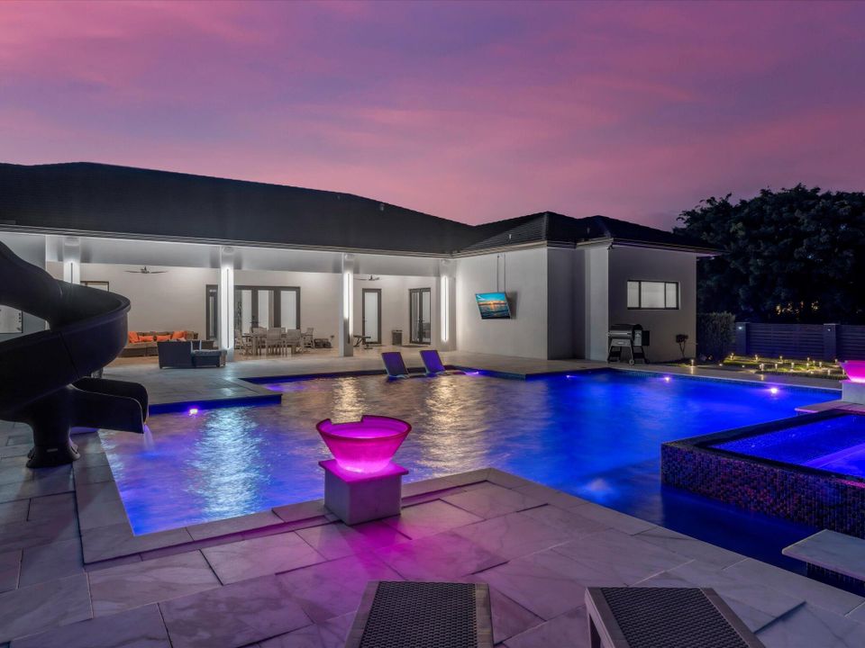 For Rent: $25,000 (5 beds, 6 baths, 5557 Square Feet)