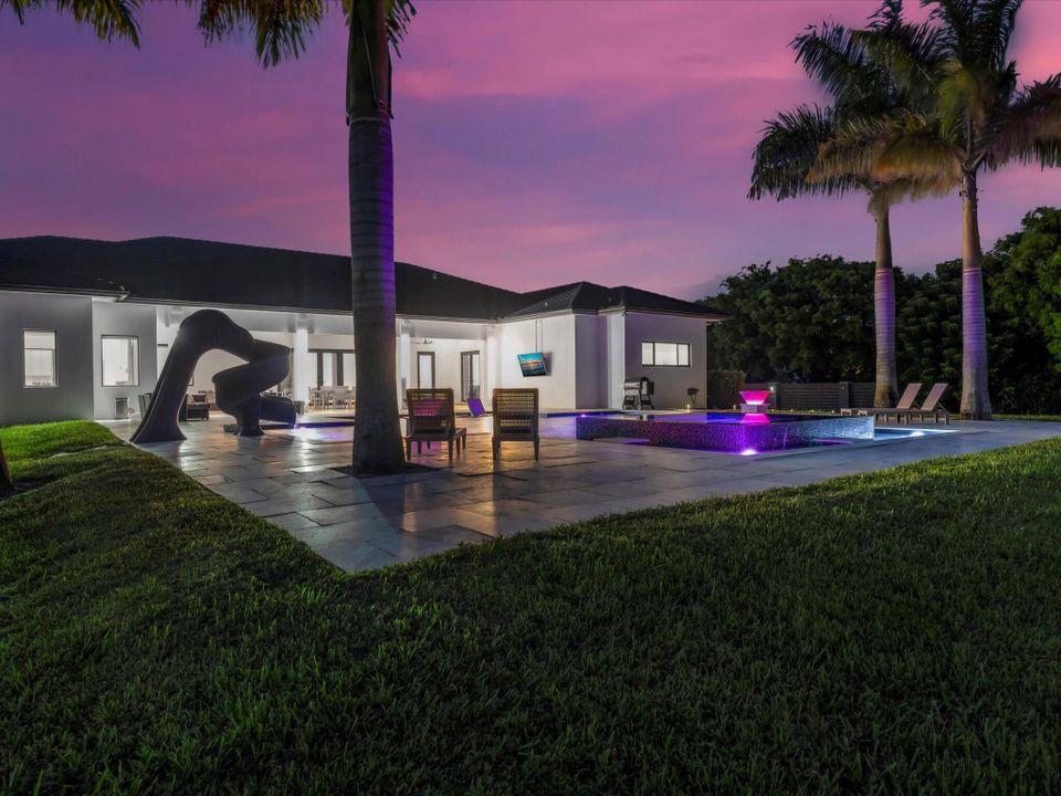 For Rent: $25,000 (5 beds, 6 baths, 5557 Square Feet)