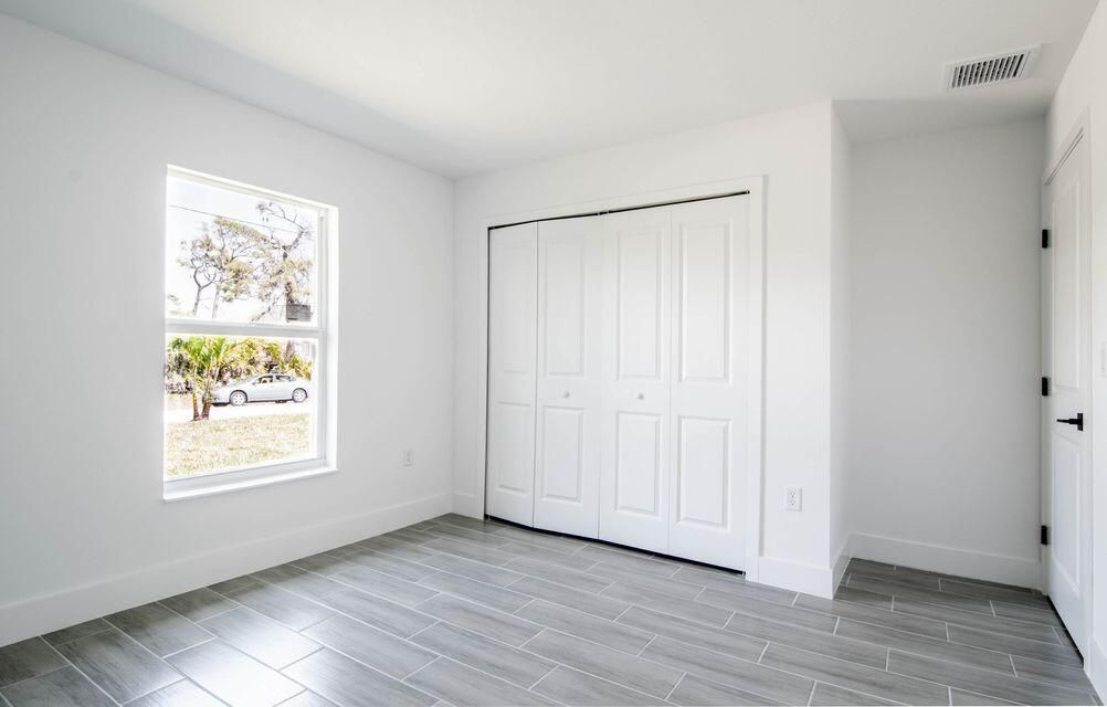 For Rent: $2,150 (4 beds, 2 baths, 2587 Square Feet)