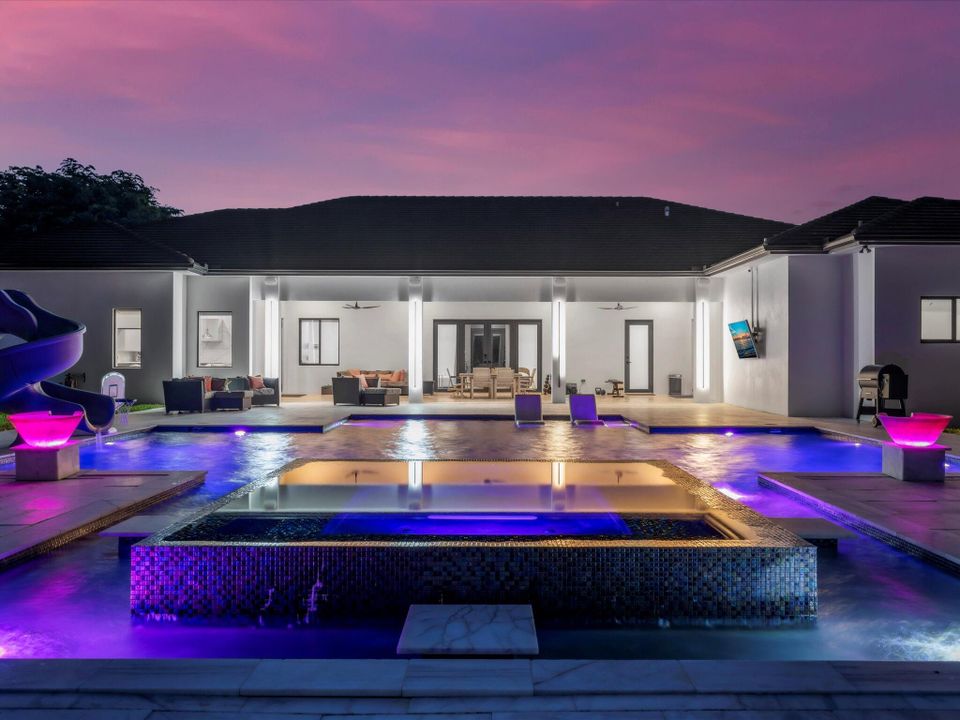 For Rent: $25,000 (5 beds, 6 baths, 5557 Square Feet)