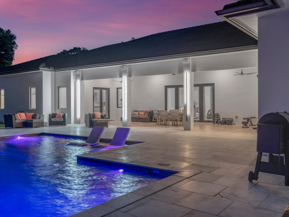 For Rent: $25,000 (5 beds, 6 baths, 5557 Square Feet)