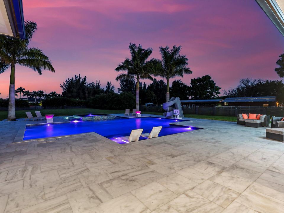 For Rent: $25,000 (5 beds, 6 baths, 5557 Square Feet)