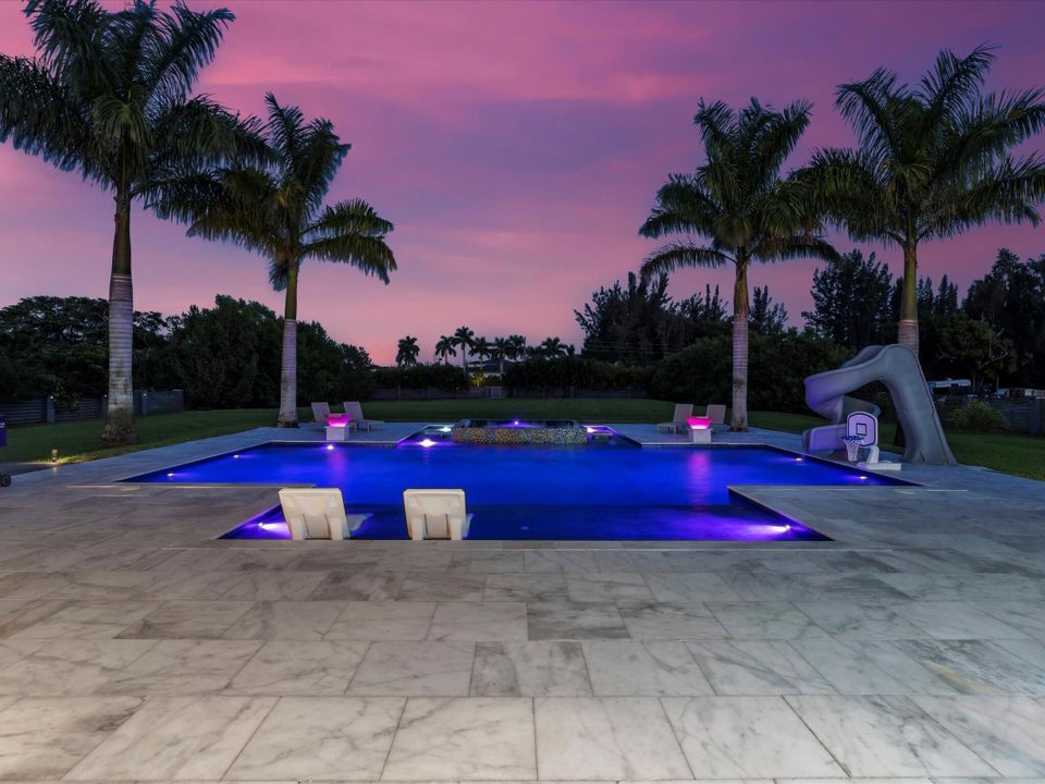 For Rent: $25,000 (5 beds, 6 baths, 5557 Square Feet)