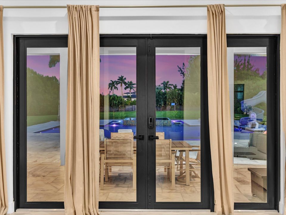 For Rent: $25,000 (5 beds, 6 baths, 5557 Square Feet)