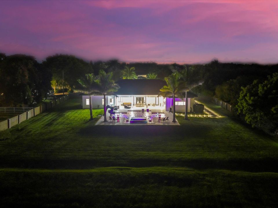 For Rent: $25,000 (5 beds, 6 baths, 5557 Square Feet)