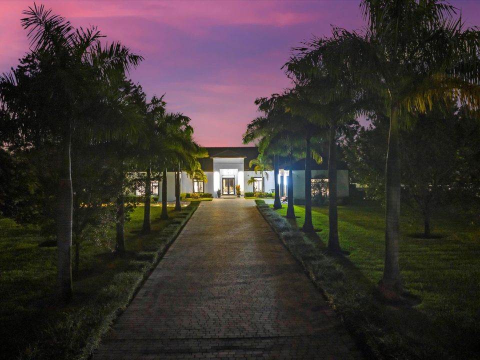 For Rent: $25,000 (5 beds, 6 baths, 5557 Square Feet)