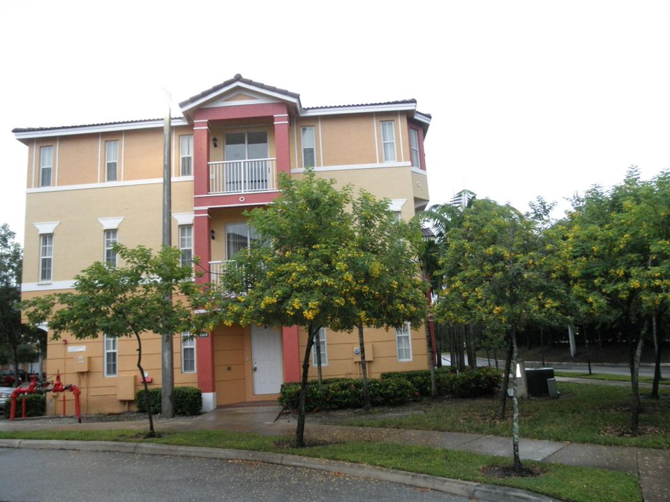 Recently Rented: $2,400 (4 beds, 3 baths, 1988 Square Feet)