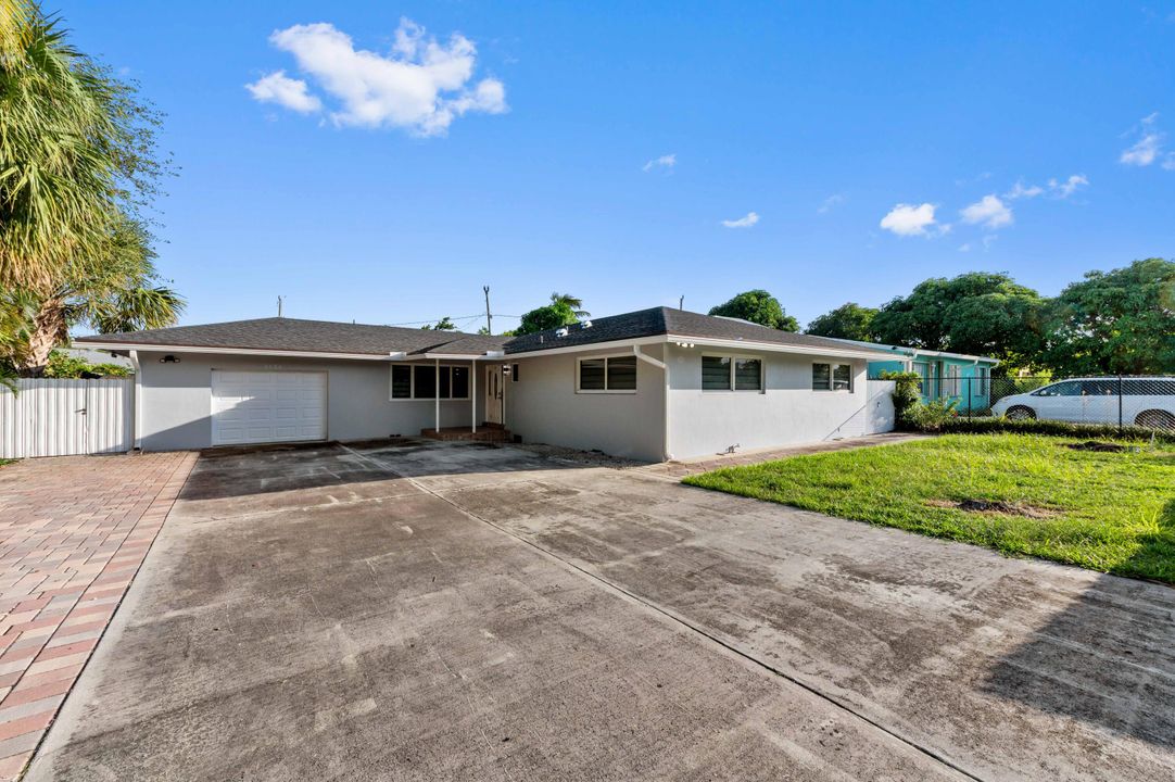 For Rent: $7,600 (5 beds, 3 baths, 1740 Square Feet)