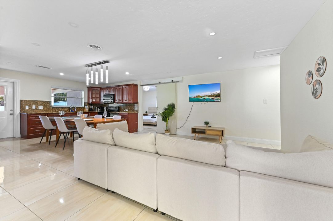 For Rent: $7,600 (5 beds, 3 baths, 1740 Square Feet)