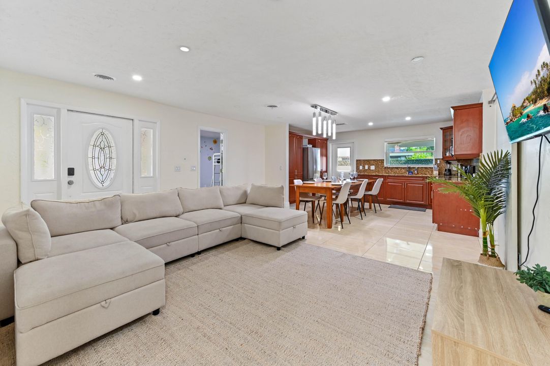 For Rent: $7,600 (5 beds, 3 baths, 1740 Square Feet)