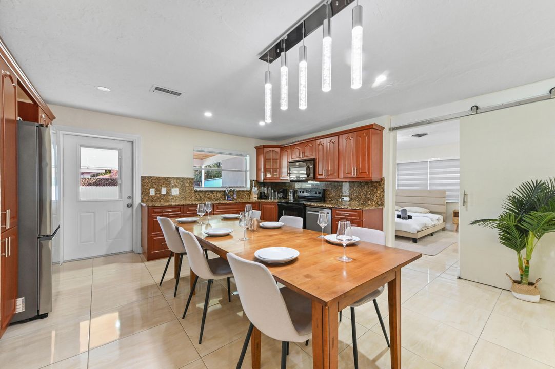 For Rent: $7,600 (5 beds, 3 baths, 1740 Square Feet)