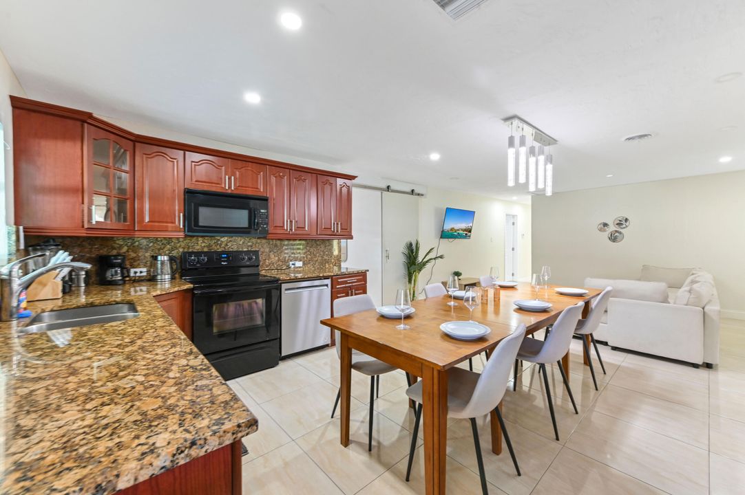 For Rent: $7,600 (5 beds, 3 baths, 1740 Square Feet)