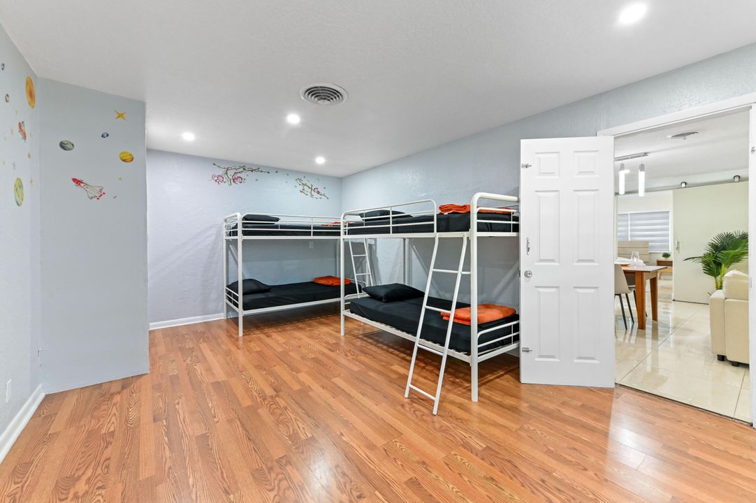 For Rent: $7,600 (5 beds, 3 baths, 1740 Square Feet)