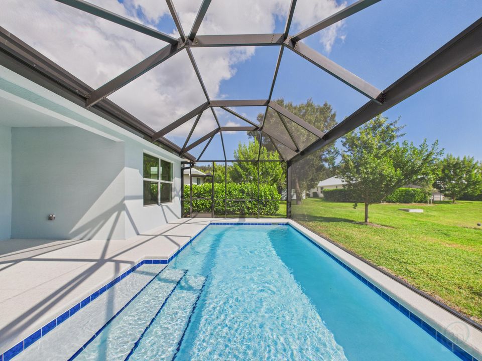 Activo con contrato: $725,000 (3 camas, 3 baños, 2518 Pies cuadrados)