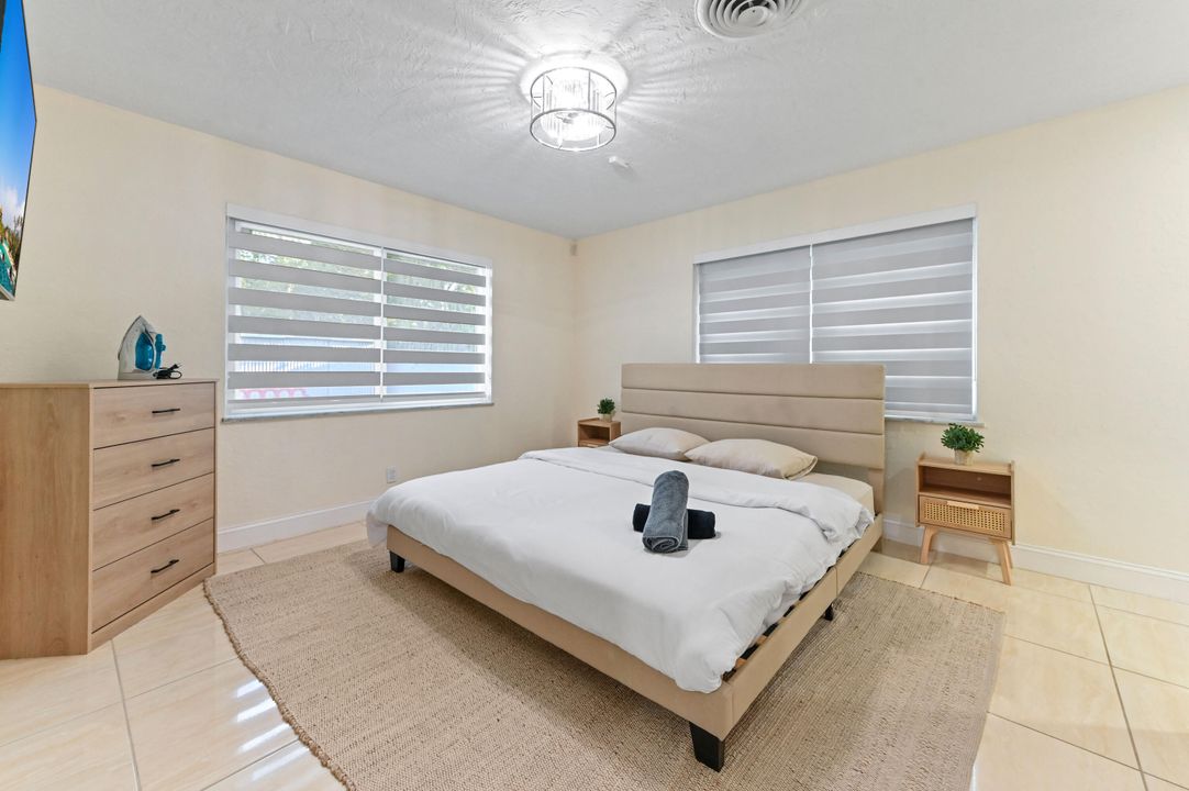 For Rent: $7,600 (5 beds, 3 baths, 1740 Square Feet)