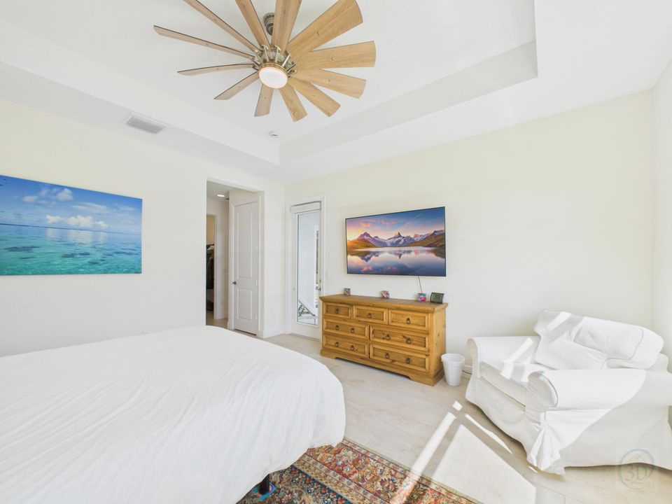 Activo con contrato: $725,000 (3 camas, 3 baños, 2518 Pies cuadrados)