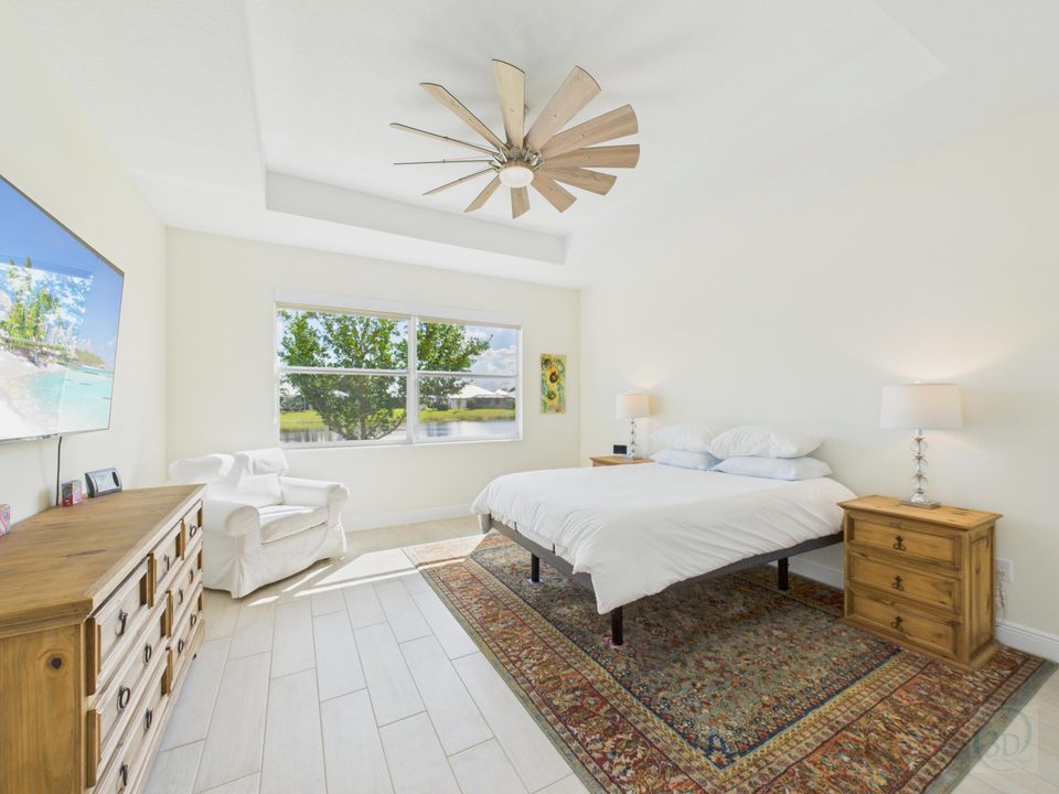 Activo con contrato: $725,000 (3 camas, 3 baños, 2518 Pies cuadrados)