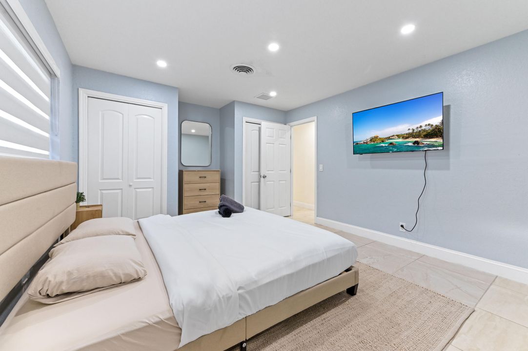 For Rent: $7,600 (5 beds, 3 baths, 1740 Square Feet)