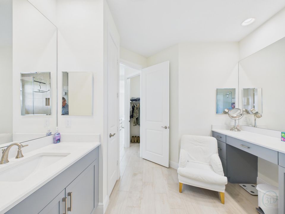 Activo con contrato: $725,000 (3 camas, 3 baños, 2518 Pies cuadrados)