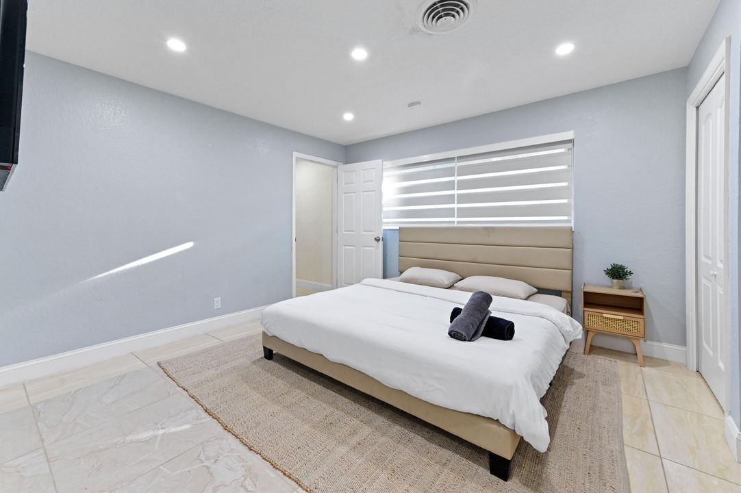 For Rent: $7,600 (5 beds, 3 baths, 1740 Square Feet)