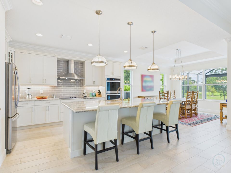 Activo con contrato: $725,000 (3 camas, 3 baños, 2518 Pies cuadrados)