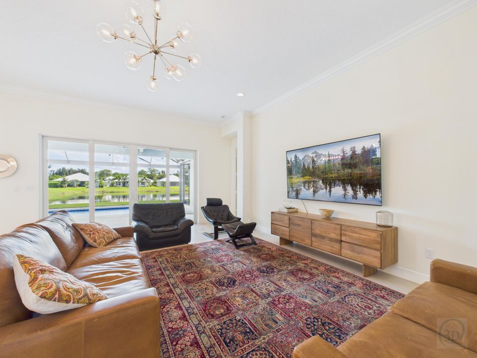 Activo con contrato: $725,000 (3 camas, 3 baños, 2518 Pies cuadrados)