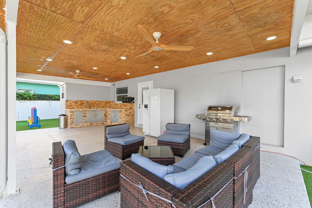 For Rent: $7,600 (5 beds, 3 baths, 1740 Square Feet)