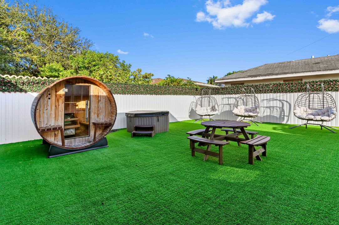 For Rent: $7,600 (5 beds, 3 baths, 1740 Square Feet)