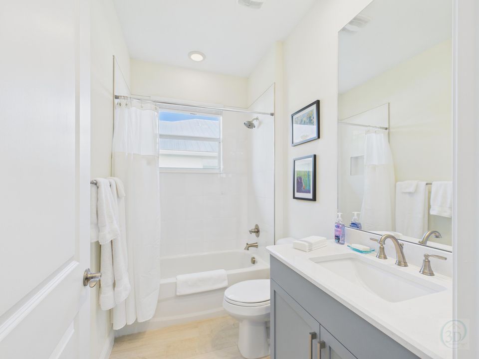 Activo con contrato: $725,000 (3 camas, 3 baños, 2518 Pies cuadrados)