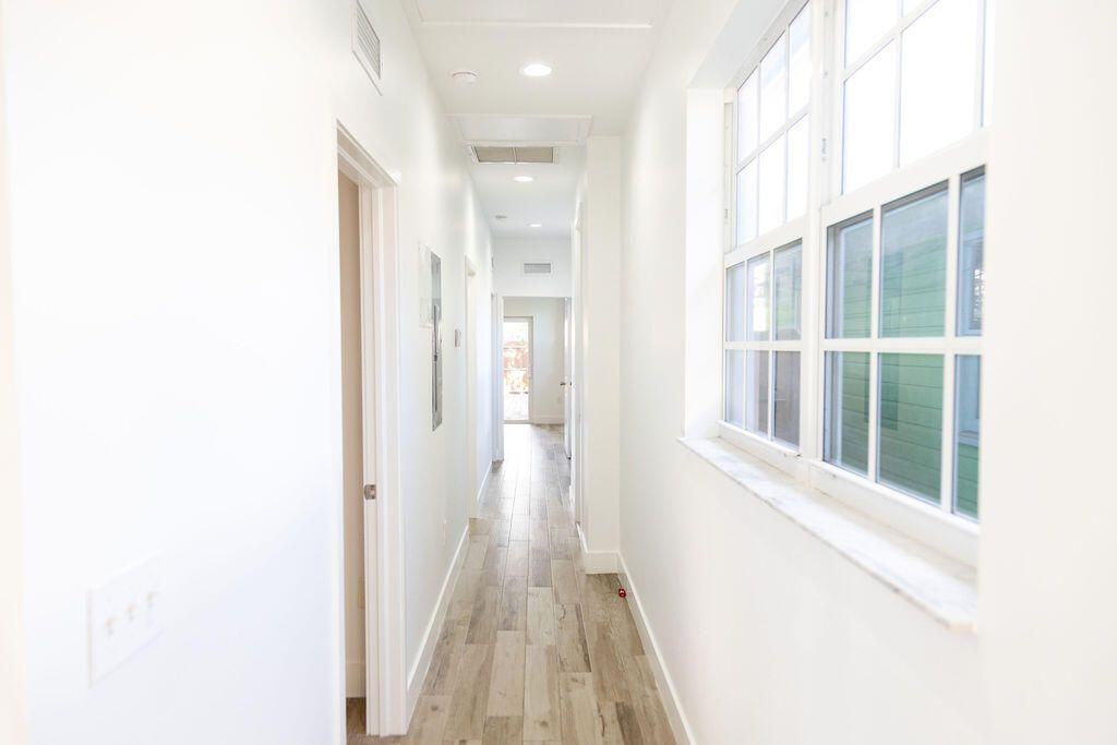 Active With Contract: $2,950 (3 beds, 2 baths, 1290 Square Feet)