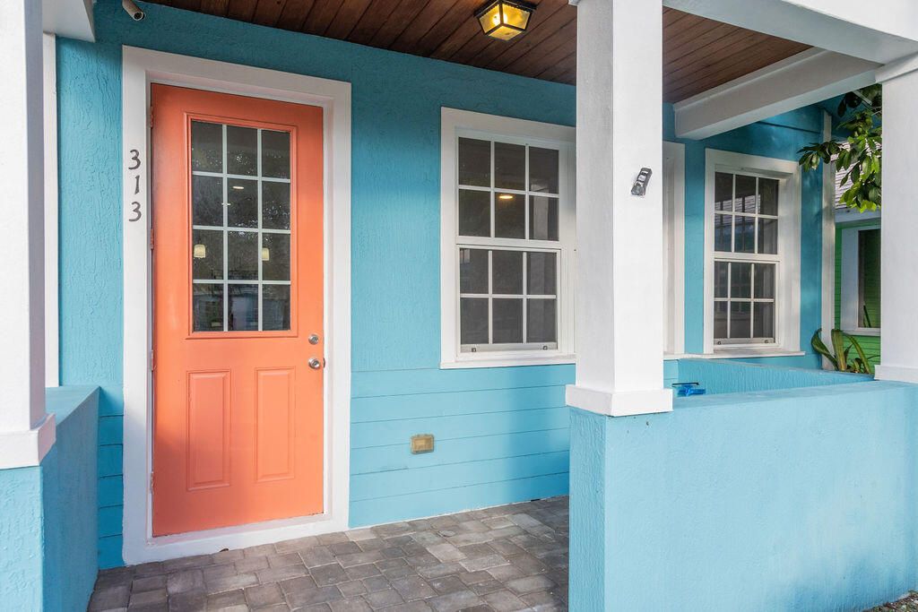 Active With Contract: $2,950 (3 beds, 2 baths, 1290 Square Feet)