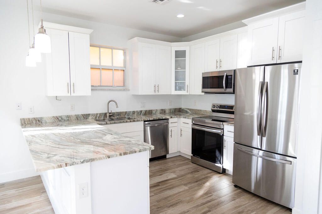 Active With Contract: $2,950 (3 beds, 2 baths, 1290 Square Feet)