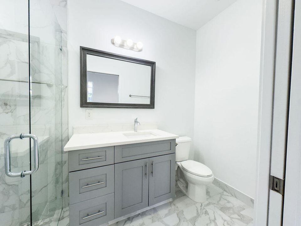 Active With Contract: $2,950 (3 beds, 2 baths, 1290 Square Feet)