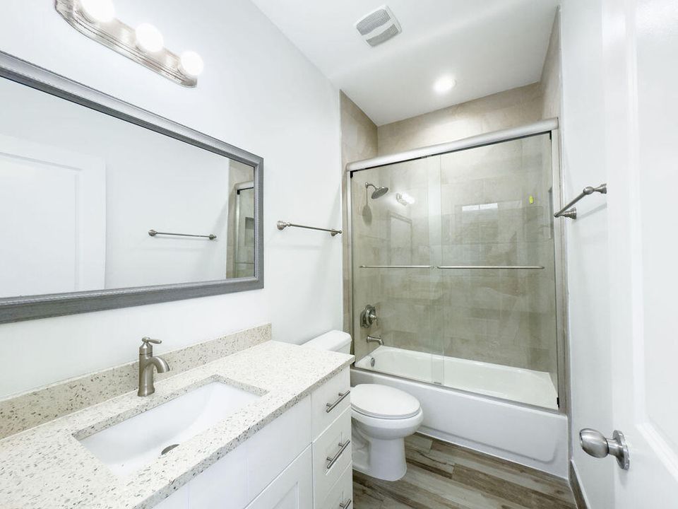 Active With Contract: $2,950 (3 beds, 2 baths, 1290 Square Feet)