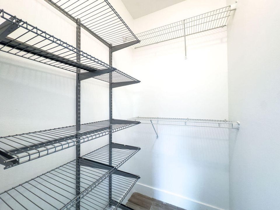 Active With Contract: $2,950 (3 beds, 2 baths, 1290 Square Feet)