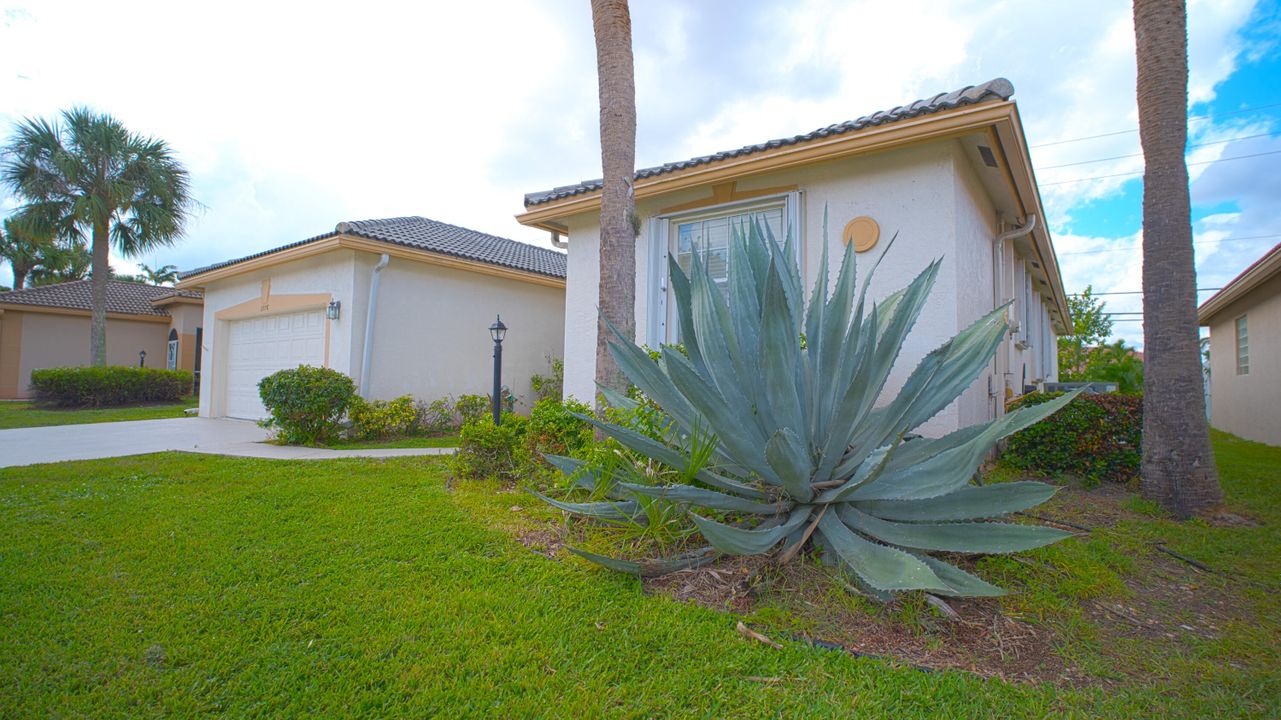 For Sale: $435,000 (3 beds, 2 baths, 1853 Square Feet)