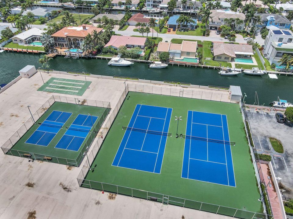 Active With Contract: $10,000 (3 beds, 2 baths, 1680 Square Feet)