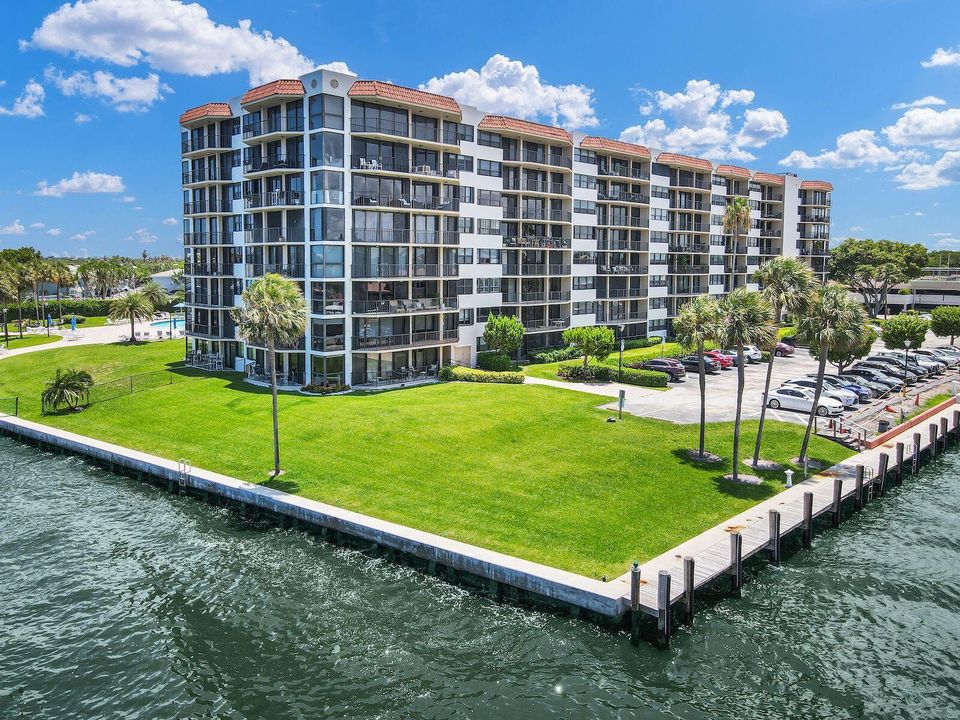 Active With Contract: $10,000 (3 beds, 2 baths, 1680 Square Feet)