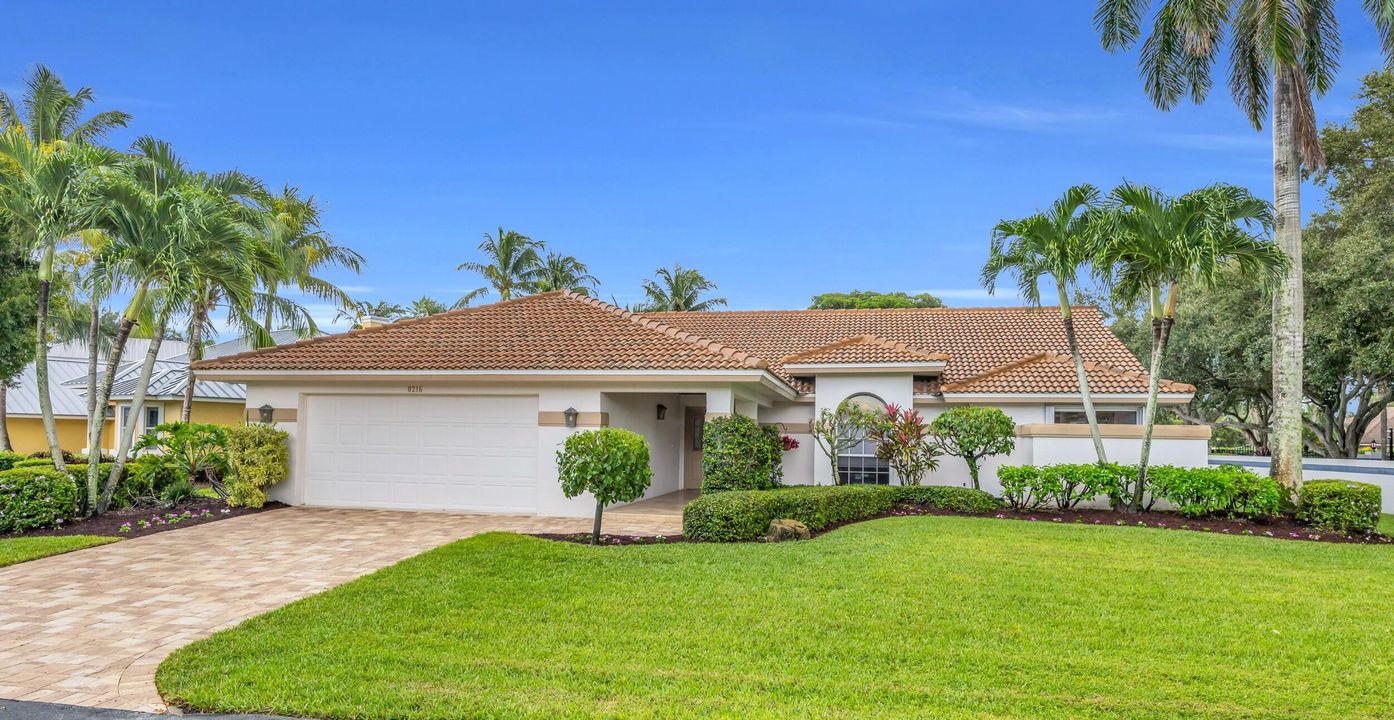 For Sale: $1,050,000 (3 beds, 2 baths, 1923 Square Feet)