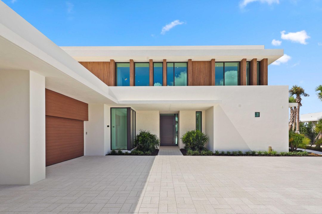 For Sale: $9,600,000 (5 beds, 6 baths, 7713 Square Feet)