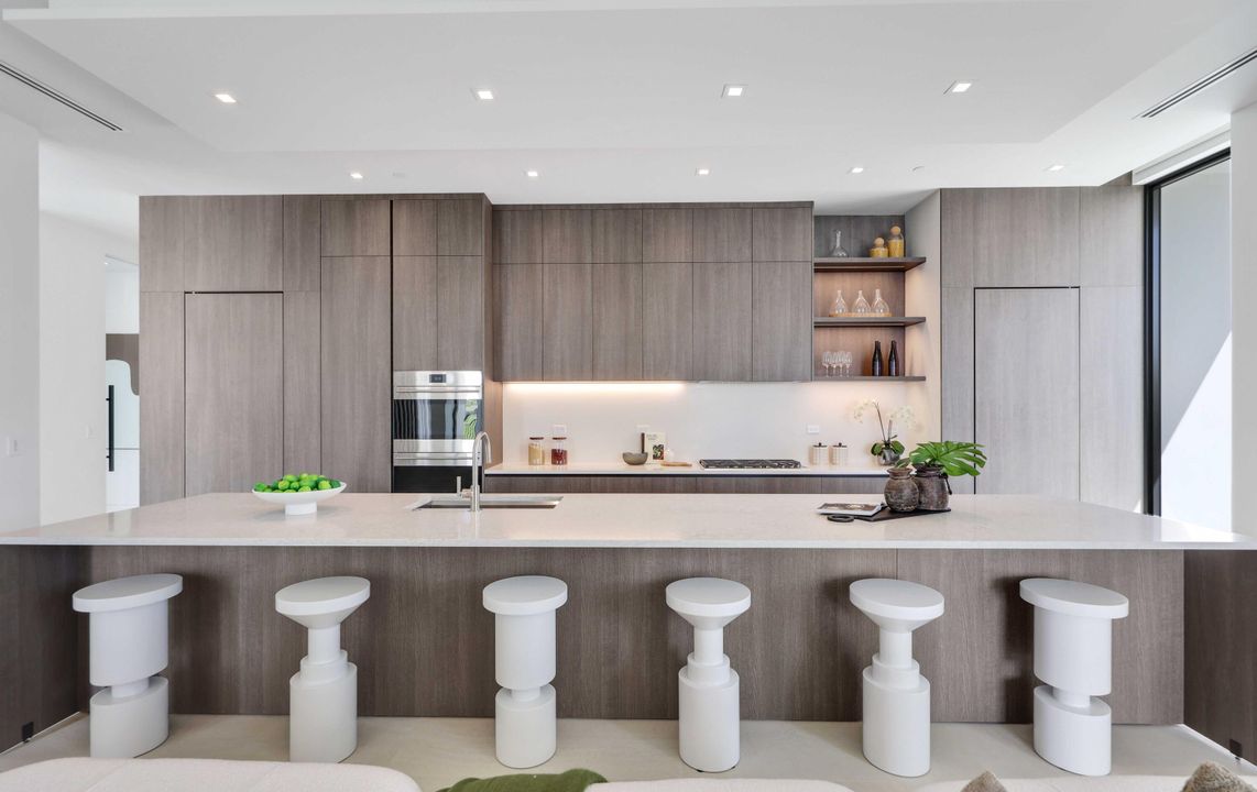 For Sale: $9,600,000 (5 beds, 6 baths, 7713 Square Feet)